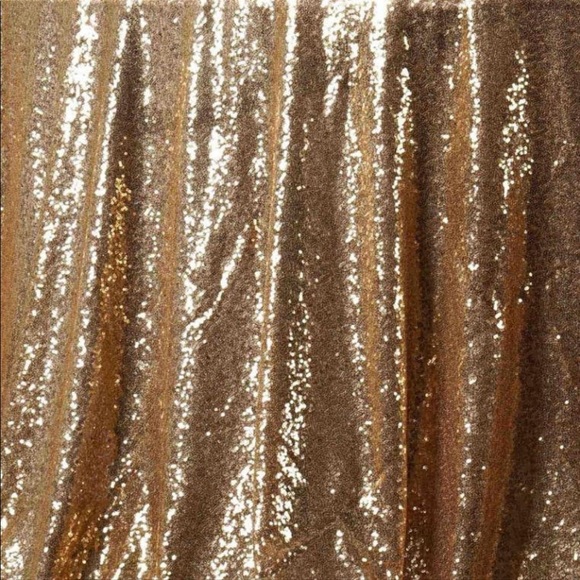 Gold sequin tablecloth - Picture 3 of 5